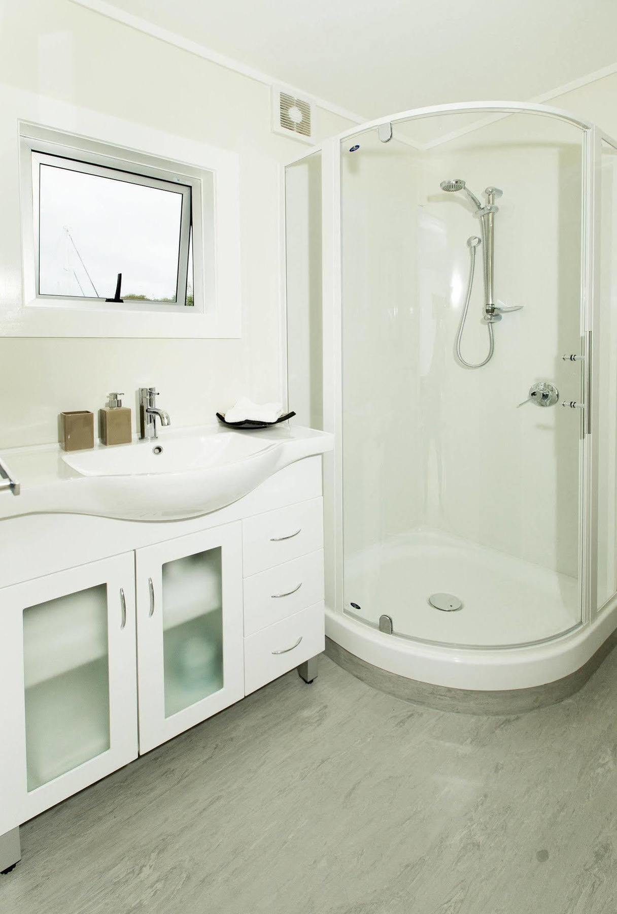 Marina Court Motel & Apartments วานกาไร ภายนอก รูปภาพ