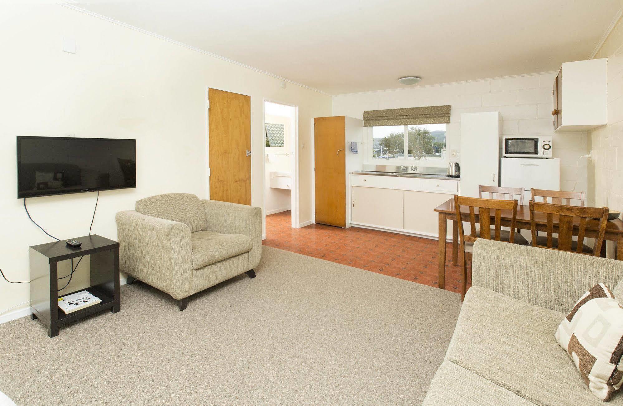 Marina Court Motel & Apartments วานกาไร ภายนอก รูปภาพ