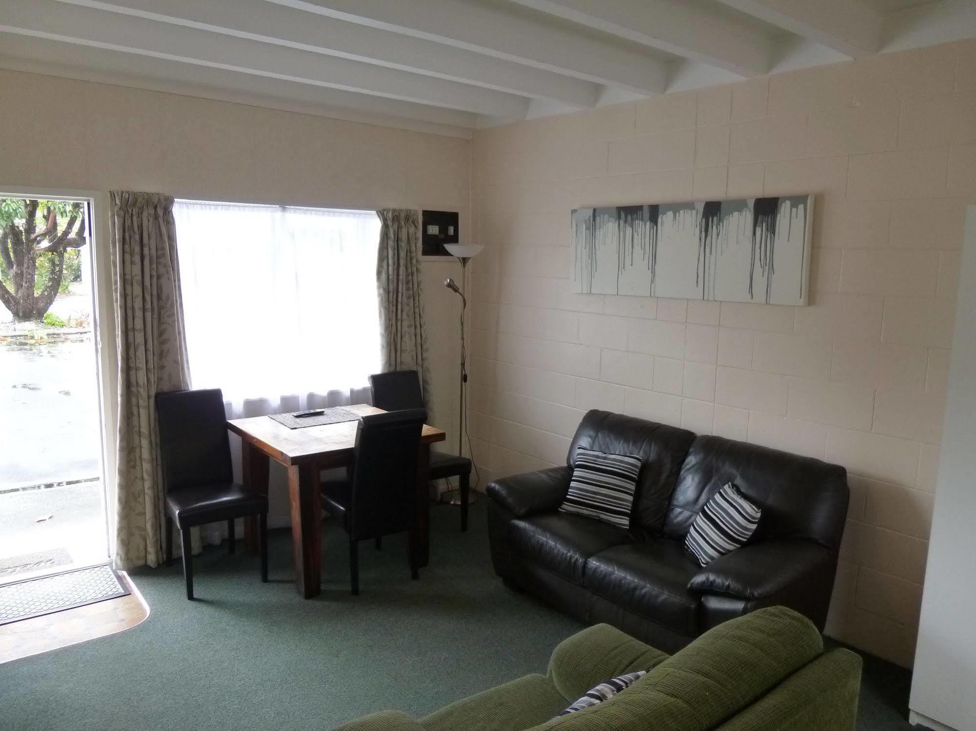 Marina Court Motel & Apartments วานกาไร ภายนอก รูปภาพ