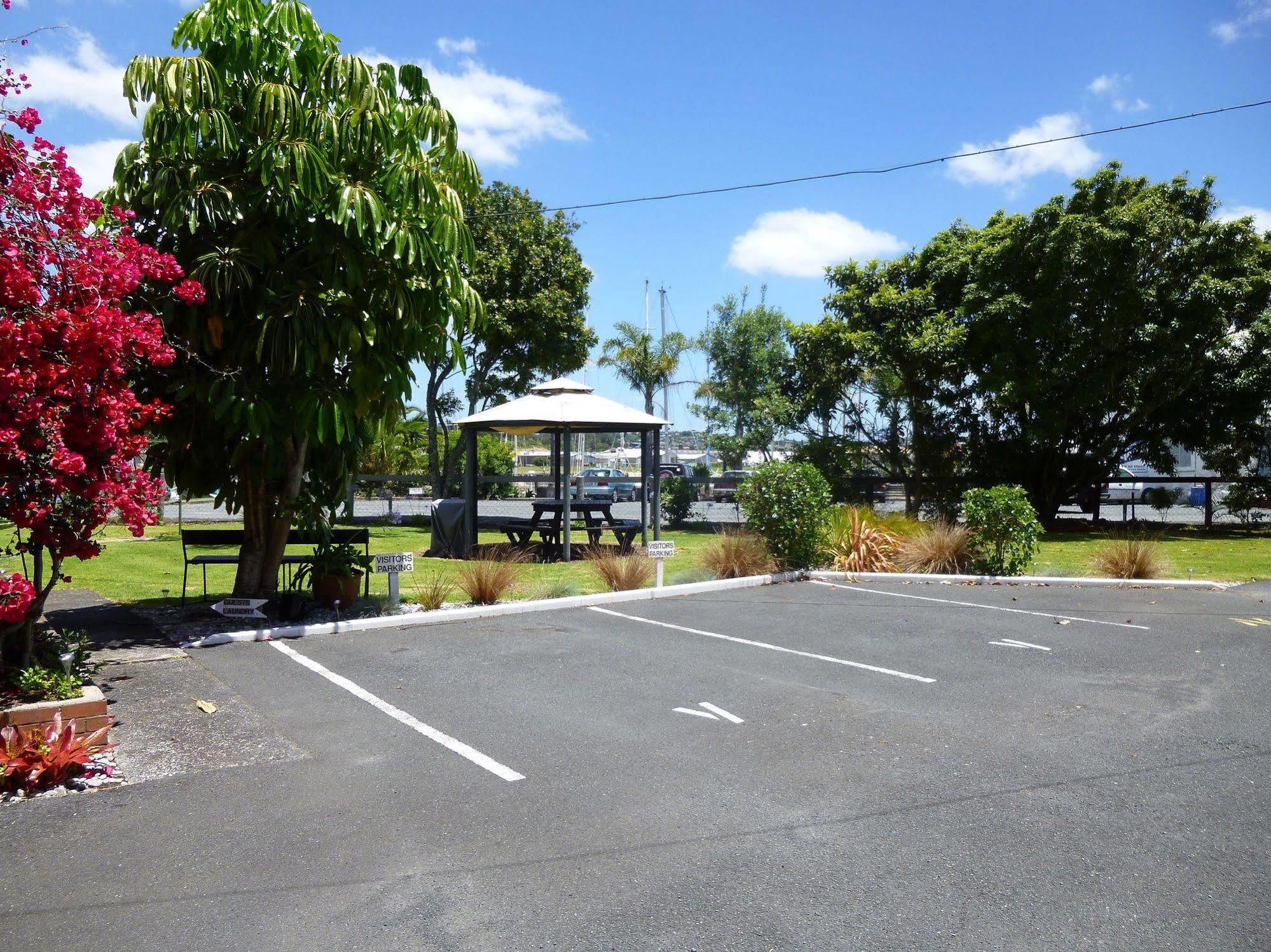Marina Court Motel & Apartments วานกาไร ภายนอก รูปภาพ